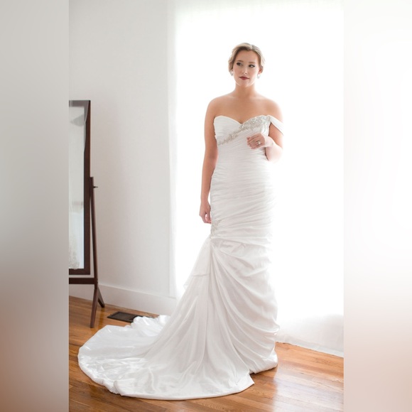 Demetrois Dresses & Skirts - Demetrios Wedding Dress